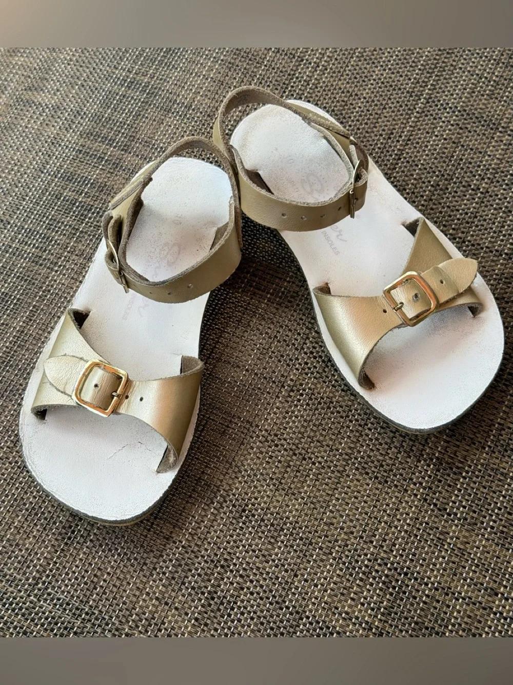 Salt Water Sun-San Surfer Sandals by Hoy Gold Leather Toddler Girl’s 10 Buckles